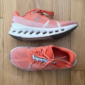 On Running Women's Sneaker Size 7.5